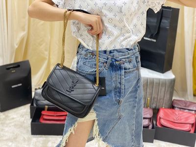 Bolso Baby Niki Negro 21 cm