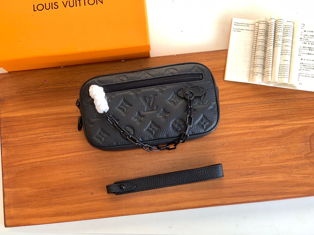 Cartera de mano Volga cadena negra
