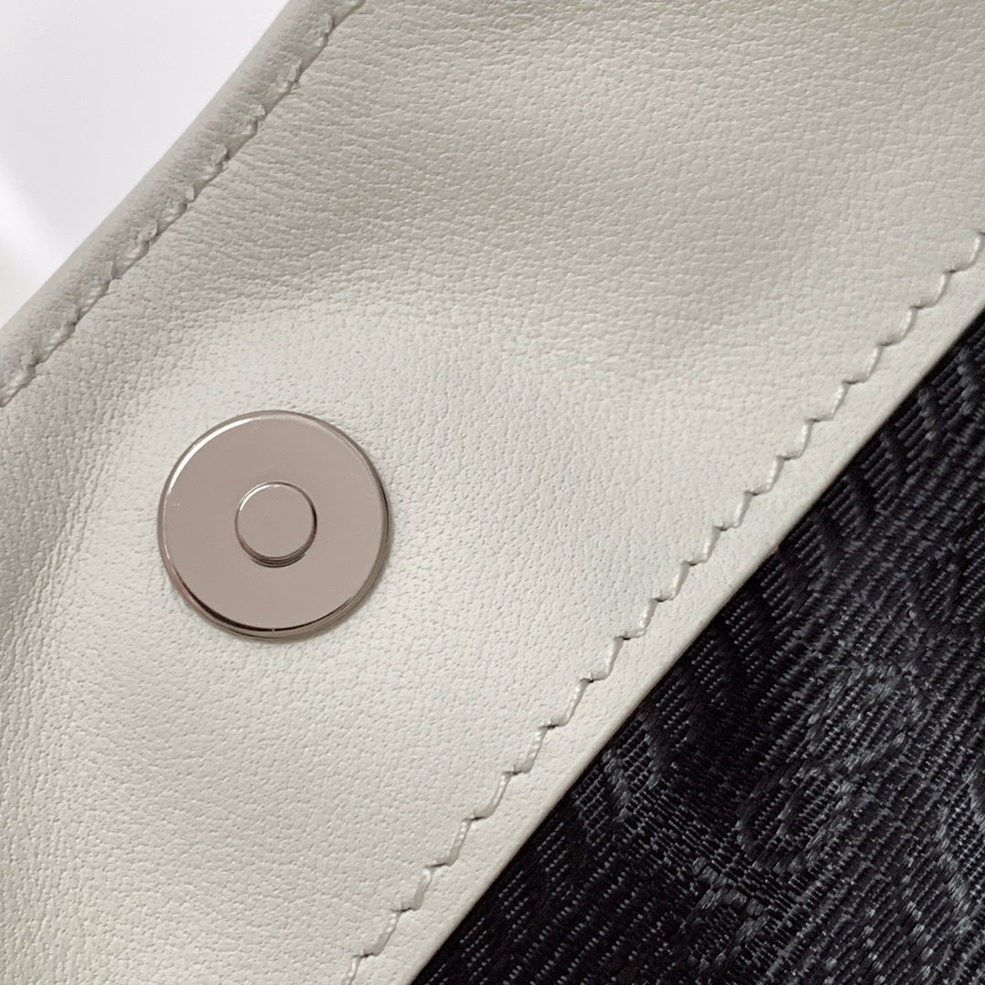 Bandolera de piel cepillada Prada Cleo Blanco