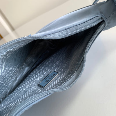 Minibolso Nylon Re-Edition 2000 Azul 22 cm