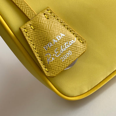 Minibolso Nylon Re-Edition 2000 Amarillo 22 cm