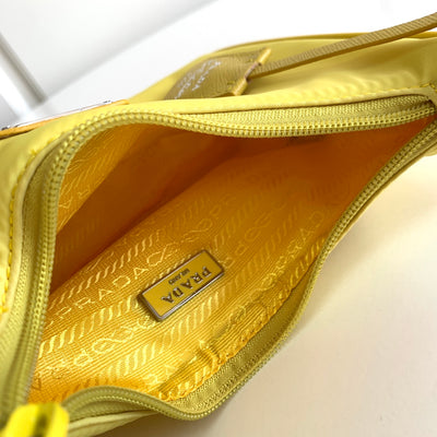 Minibolso Nylon Re-Edition 2000 Amarillo 22 cm