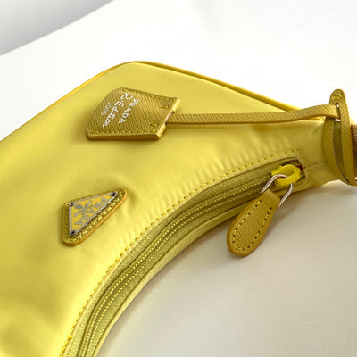 Minibolso Nylon Re-Edition 2000 Amarillo 22 cm