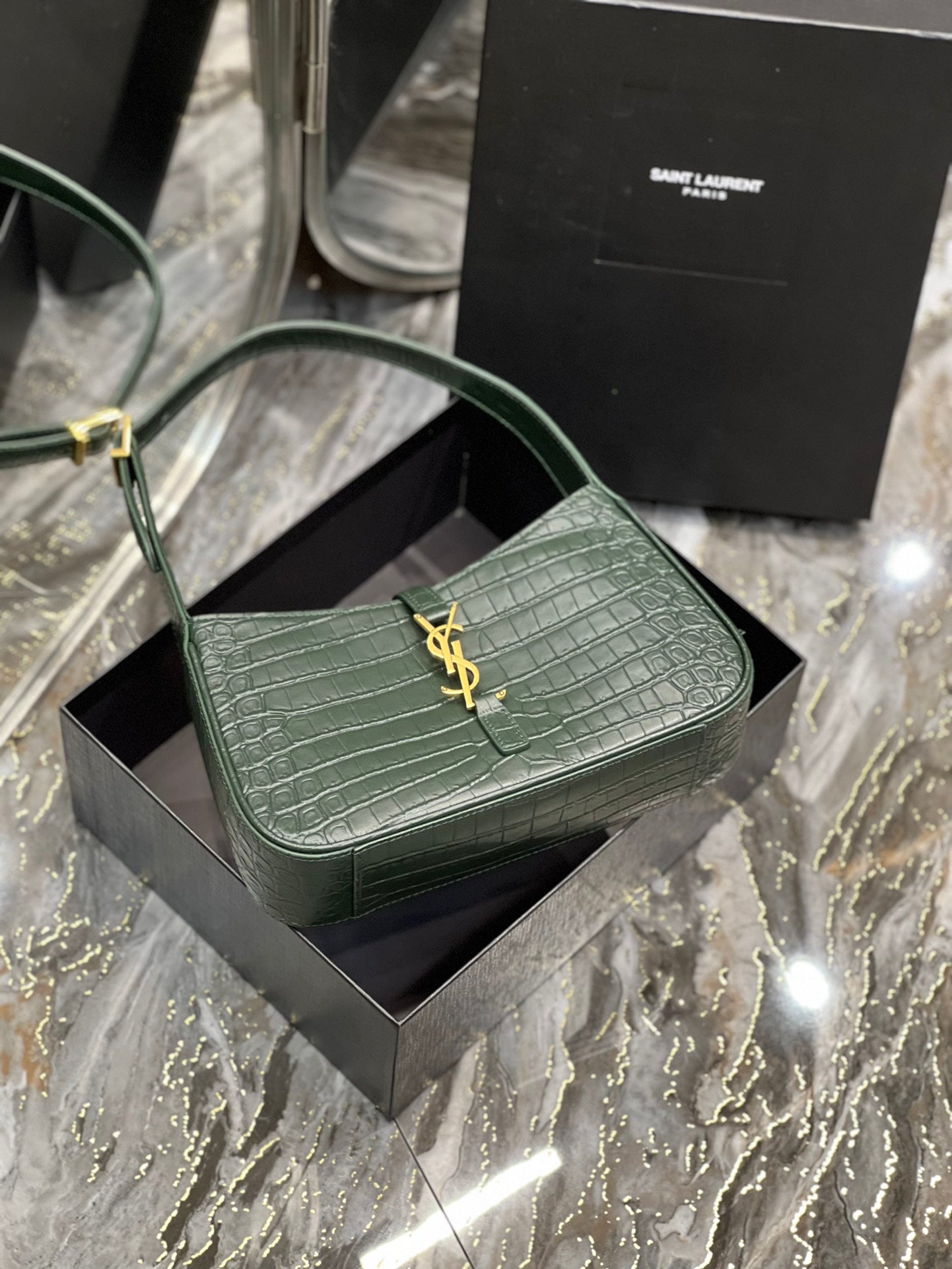 Bolso Hobo Le 5 a 7 Piel Cocodrilo Verde