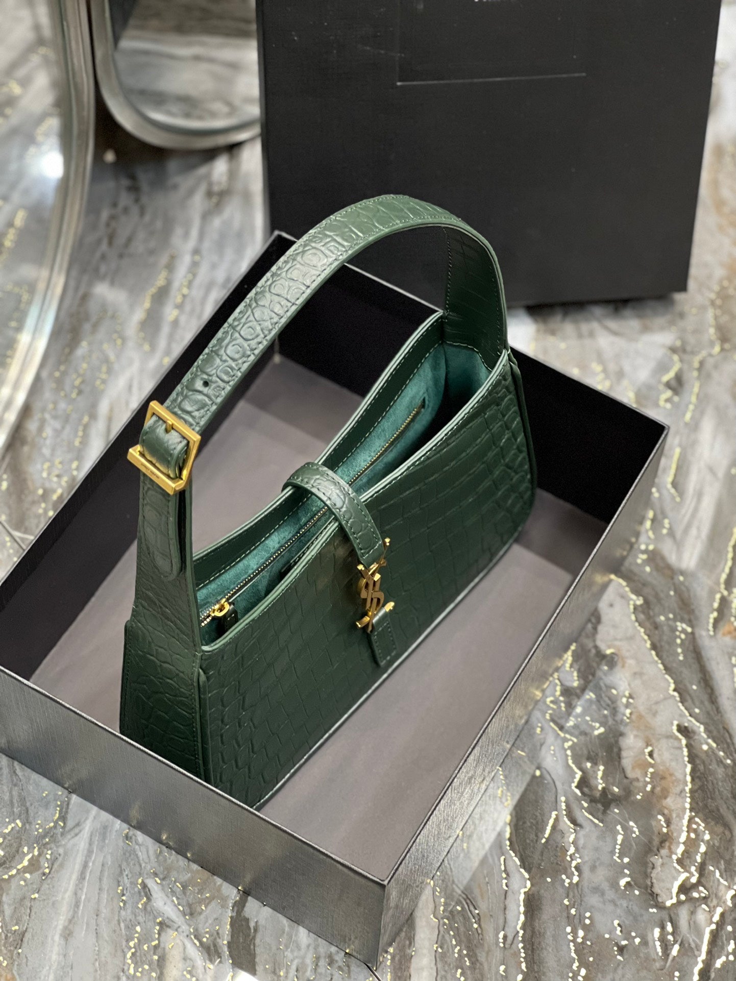 Bolso Hobo Le 5 a 7 Piel Cocodrilo Verde