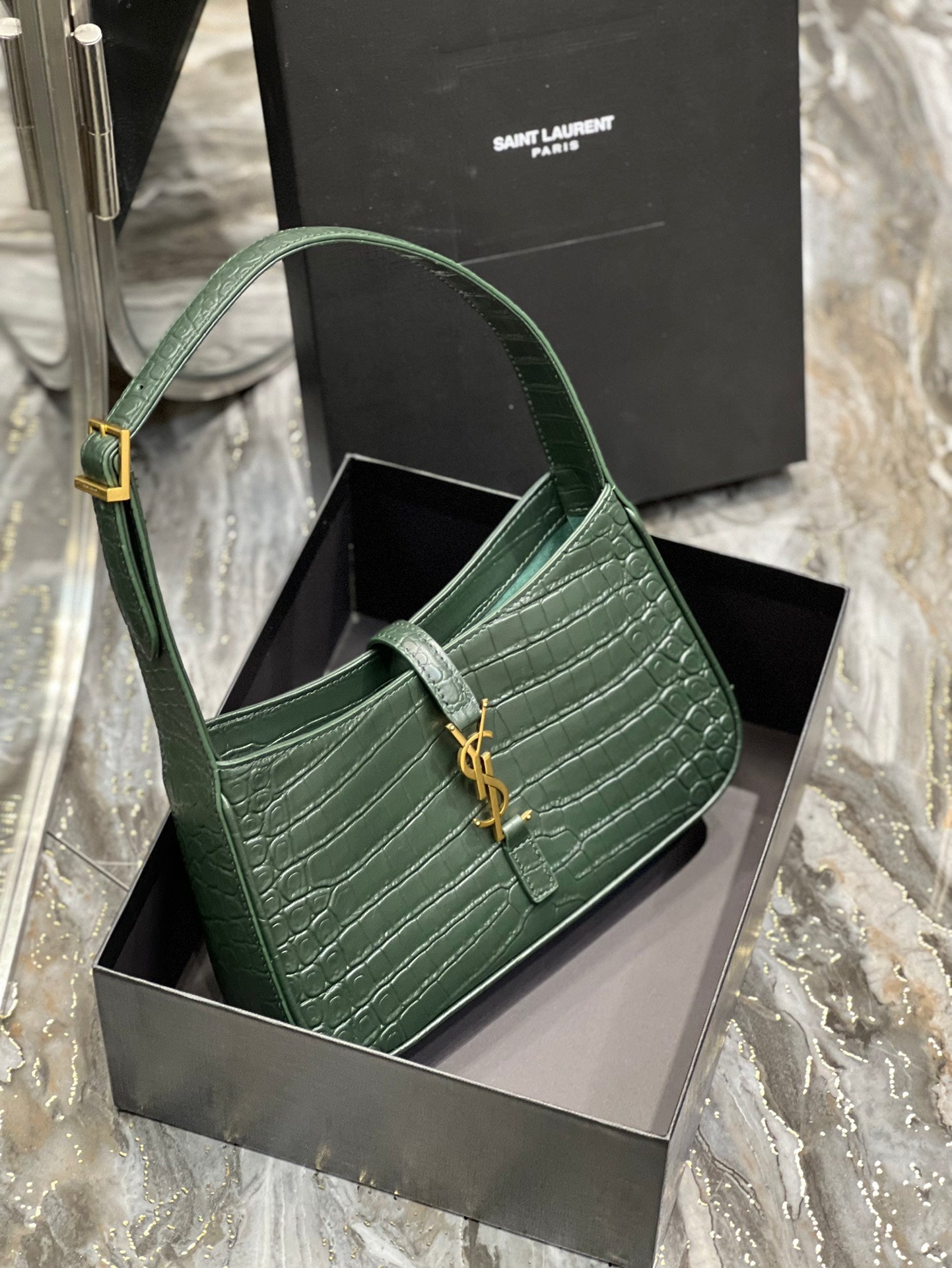 Bolso Hobo Le 5 a 7 Piel Cocodrilo Verde