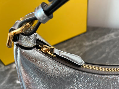 Bolso Fendigraphy Nano Plateado