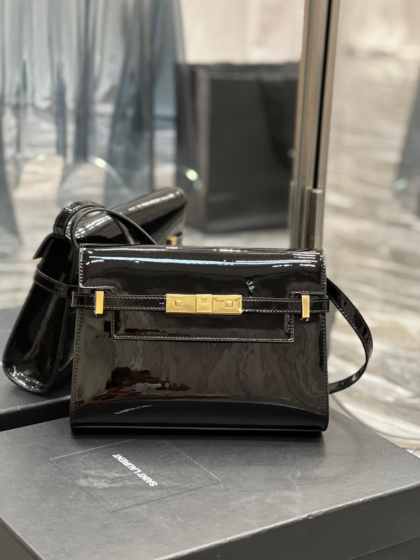 Copia de Bolso de Hombro Pequeño Manhattan Charol Negro