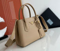 Minibolso Prada Double de piel Saffiano Beige