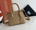 Minibolso Prada Double de piel Saffiano Beige