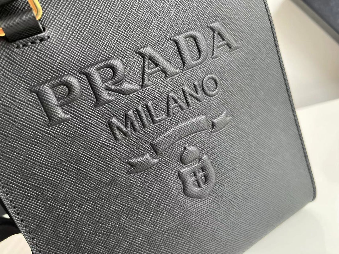 Bolso de mano pequeño en piel Saffiano Negro