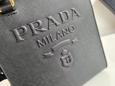 Bolso de mano pequeño en piel Saffiano Negro