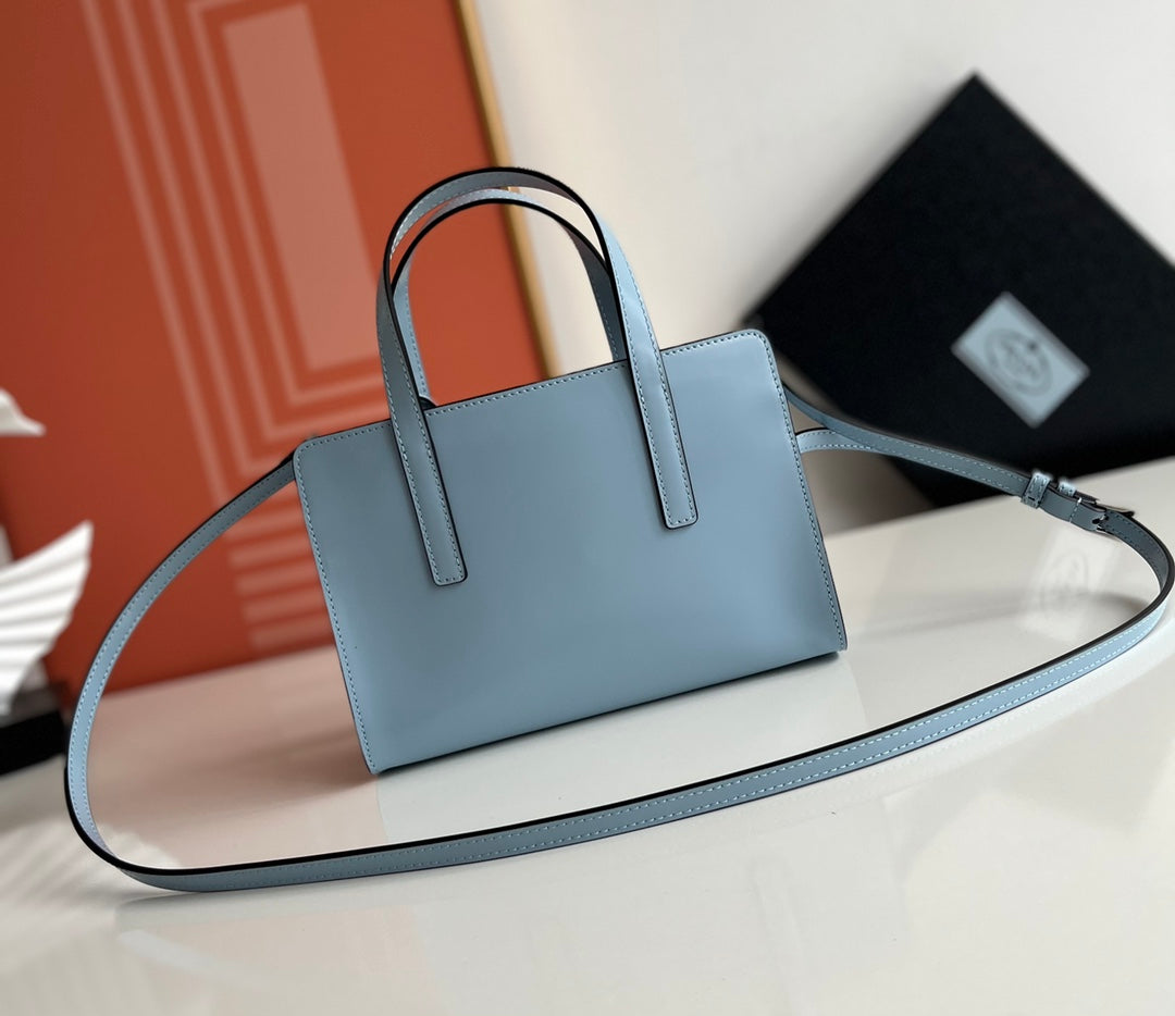 Minibolso Prada Re-Edition 1995 de piel Celeste