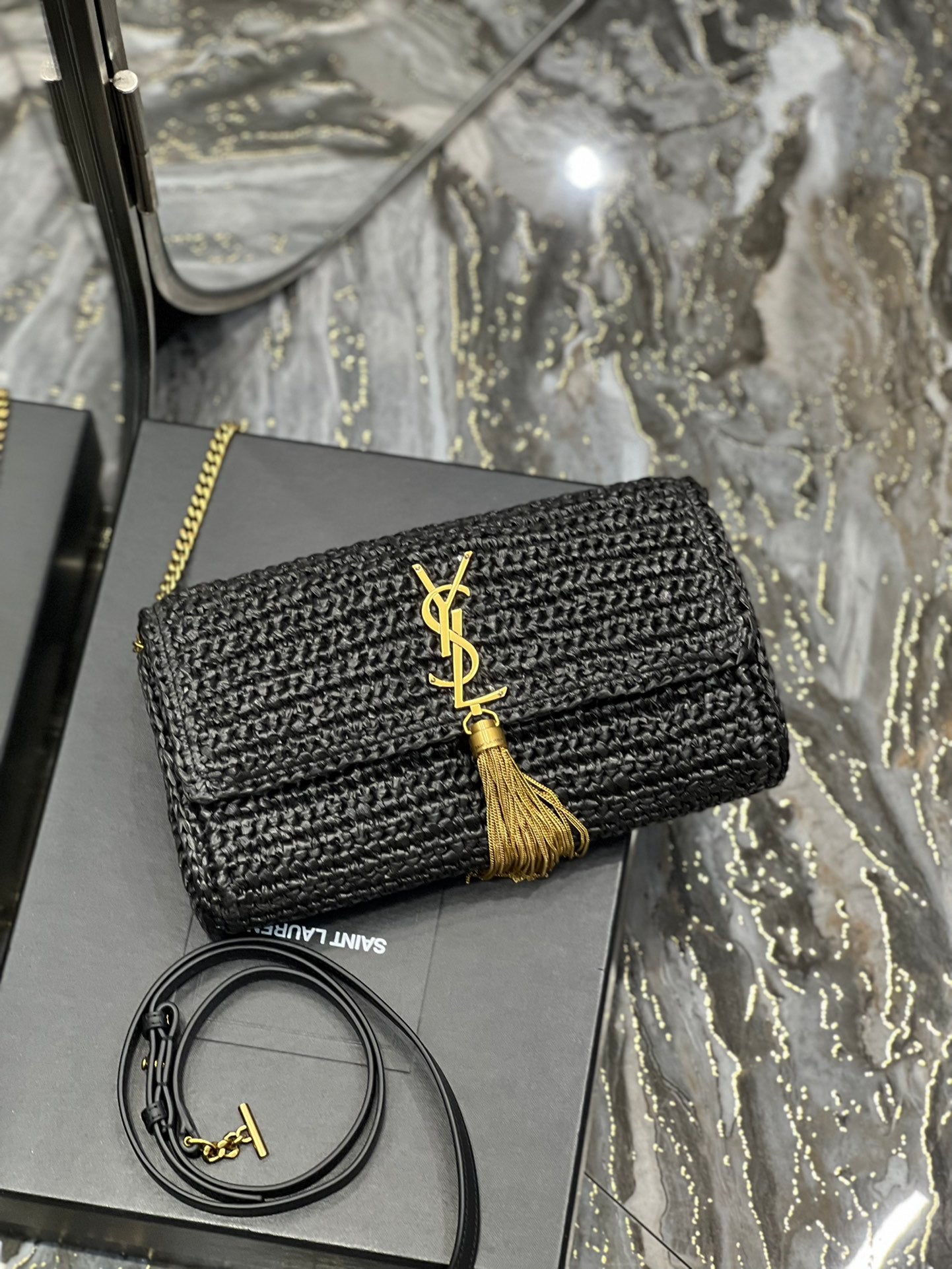 Bolso Kate 99 con Borla y Rafia Negro