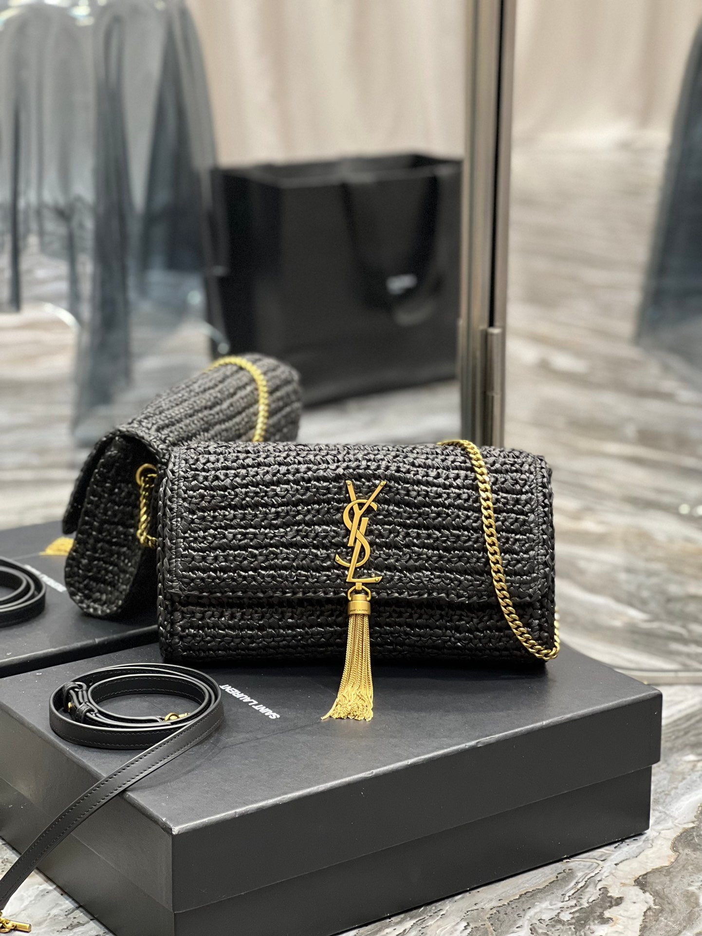 Bolso Kate 99 con Borla y Rafia Negro