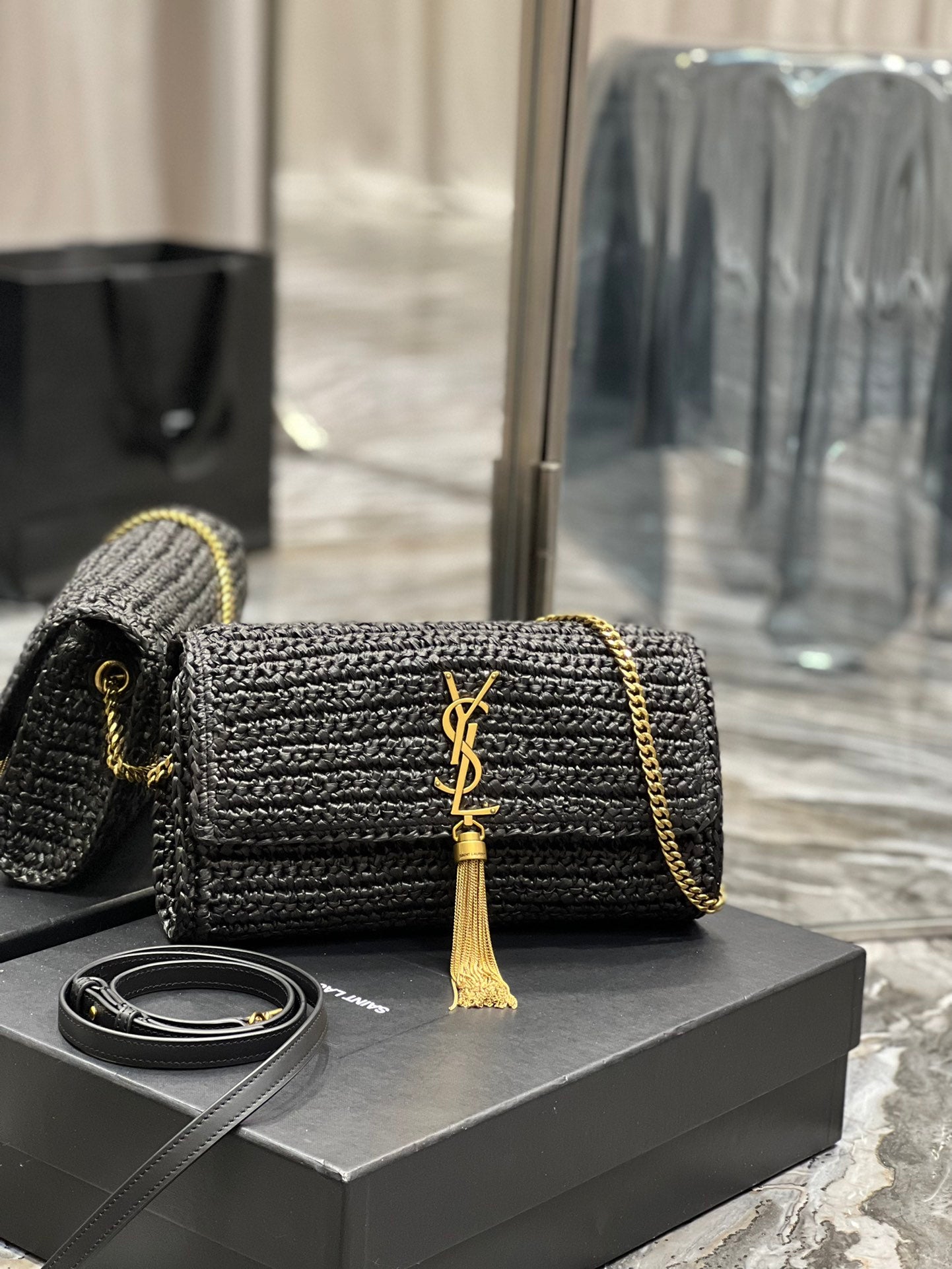 Bolso Kate 99 con Borla y Rafia Negro