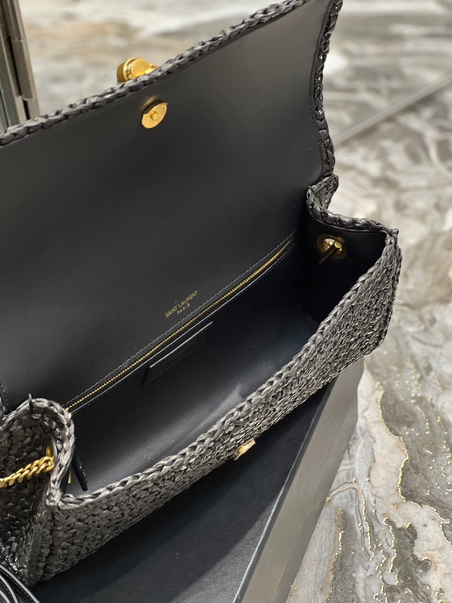 Bolso Kate 99 con Borla y Rafia Negro