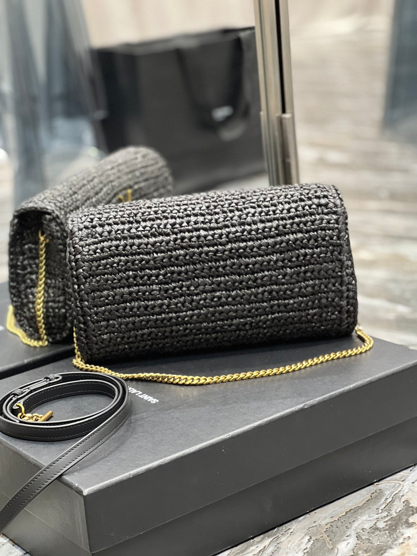 Bolso Kate 99 con Borla y Rafia Negro