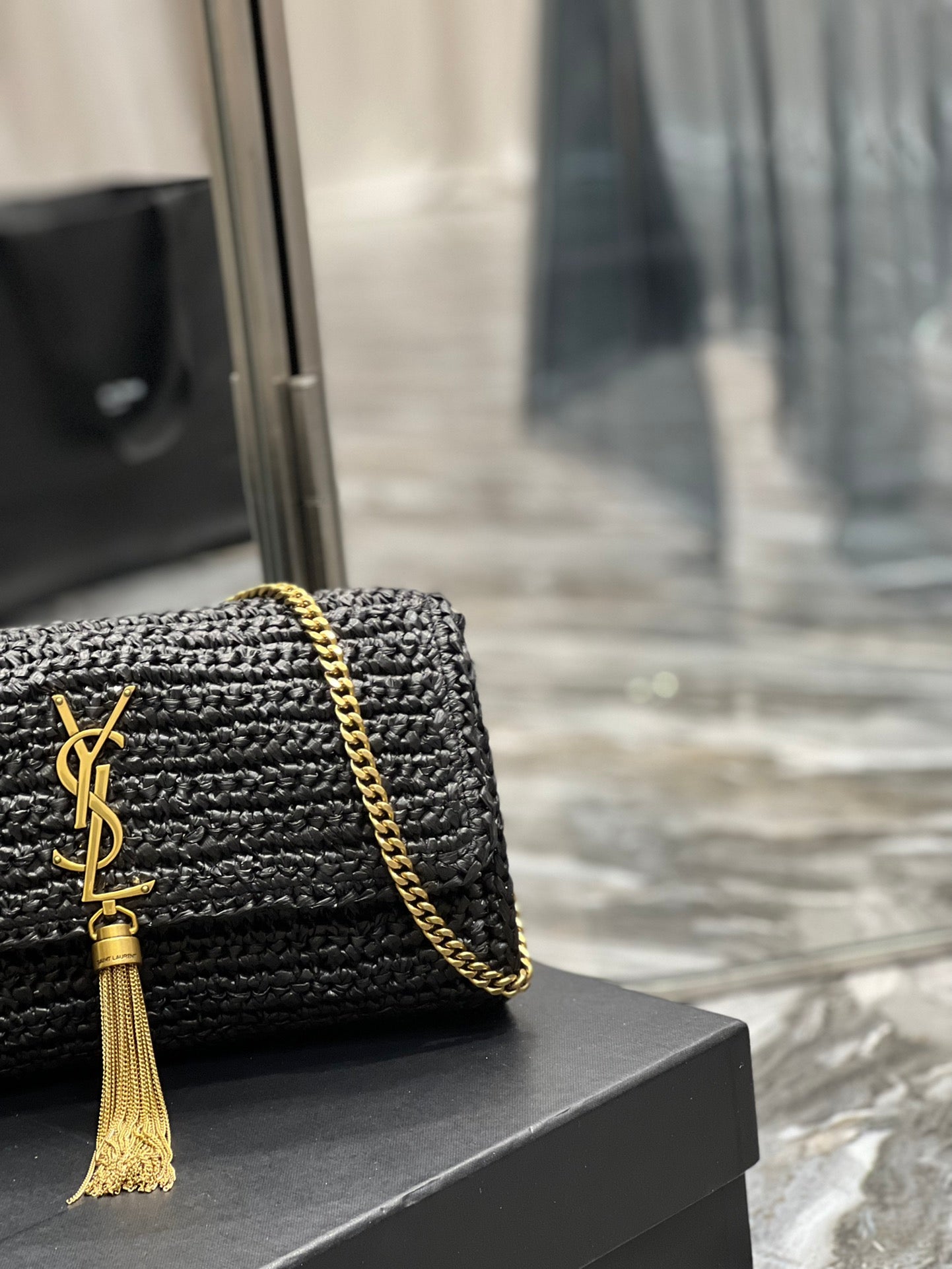 Bolso Kate 99 con Borla y Rafia Negro