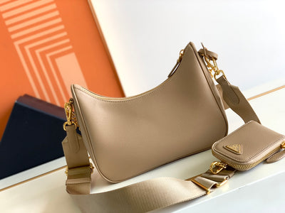 Bolso Saffiano Re-Edition 2005 Beige 22 cm
