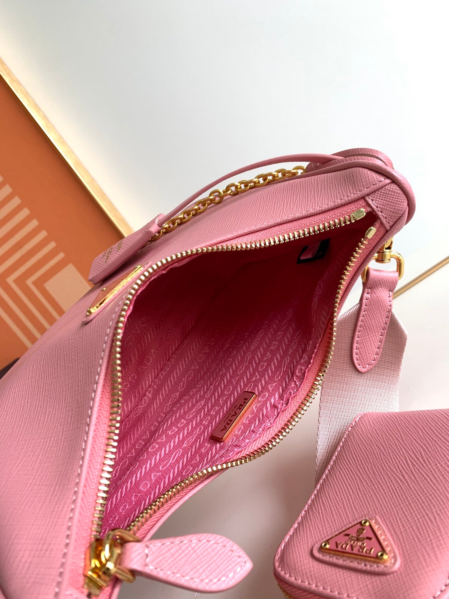 Bolso Saffiano Re-Edition 2005 Rosa 22 cm