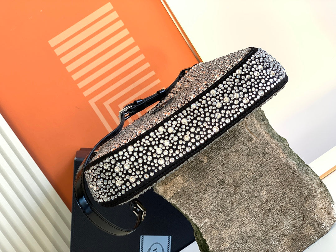 Bolso de satén Prada Cleo con cristales Metal