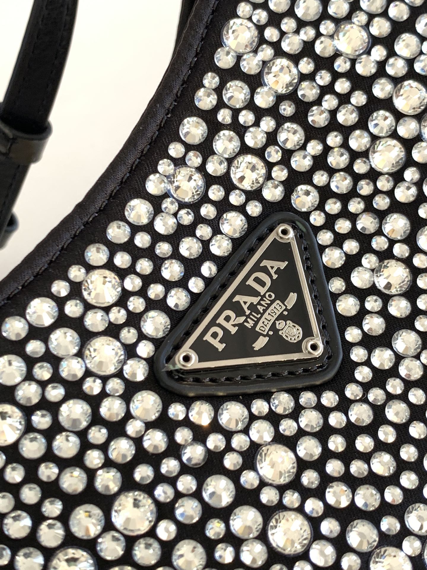 Bolso de satén Prada Cleo con cristales Metal