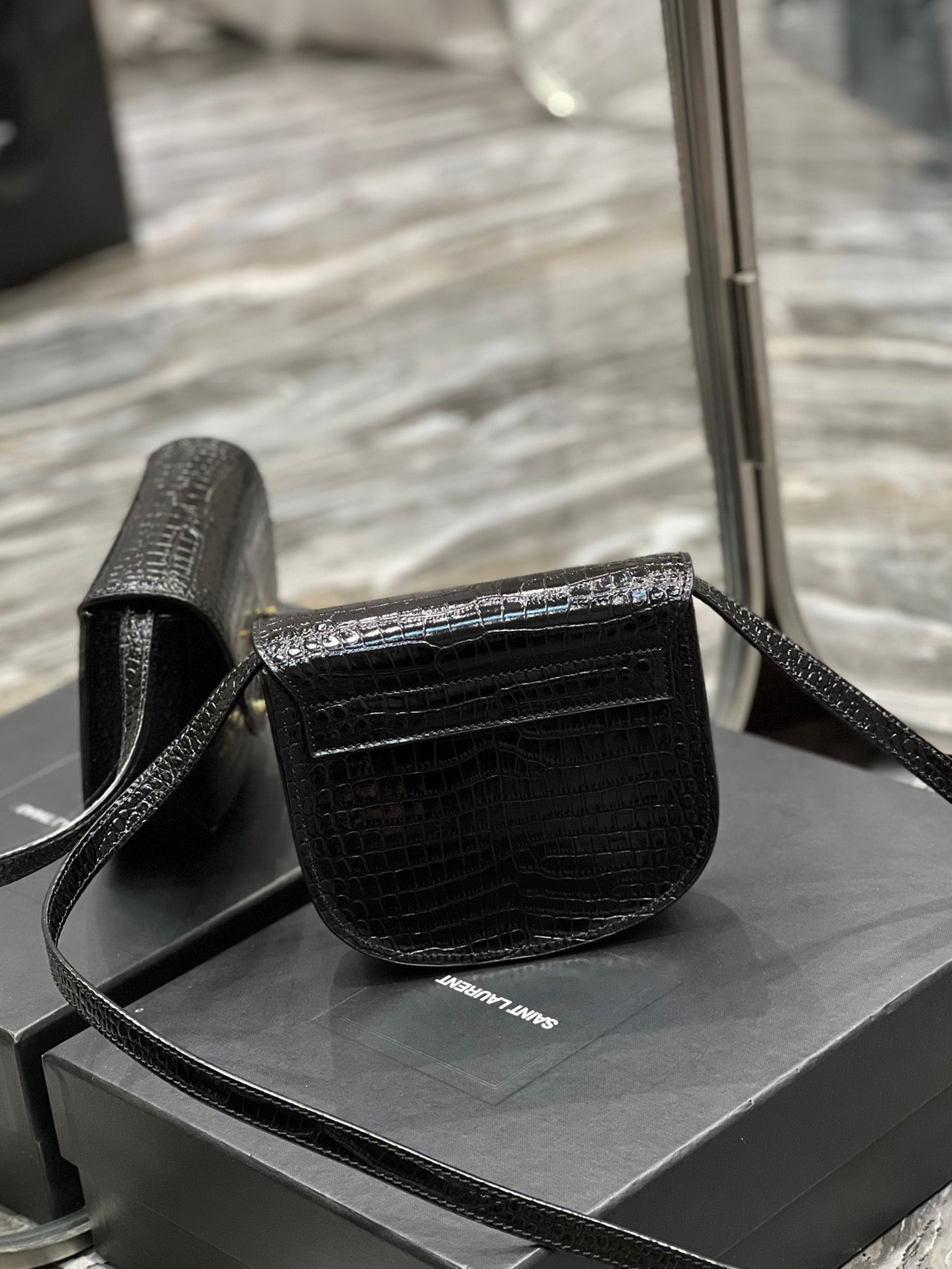 Bolso cruzado pequeño Kaia cocodrilo Negro