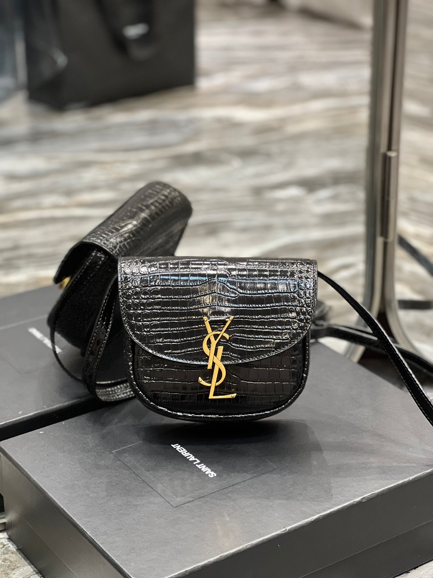 Bolso cruzado pequeño Kaia cocodrilo Negro