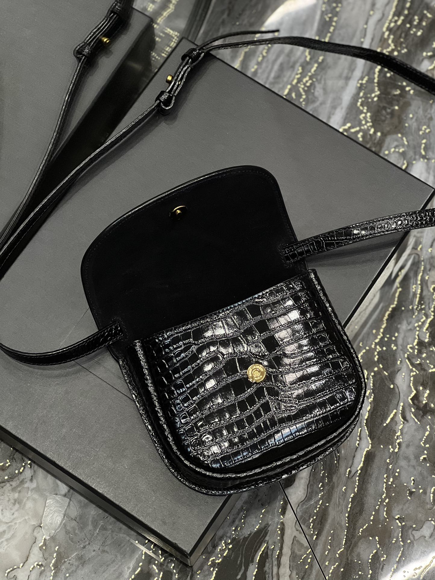 Bolso cruzado pequeño Kaia cocodrilo Negro