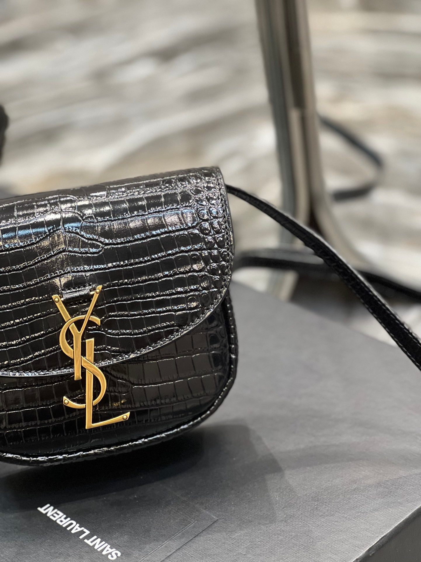 Bolso cruzado pequeño Kaia cocodrilo Negro