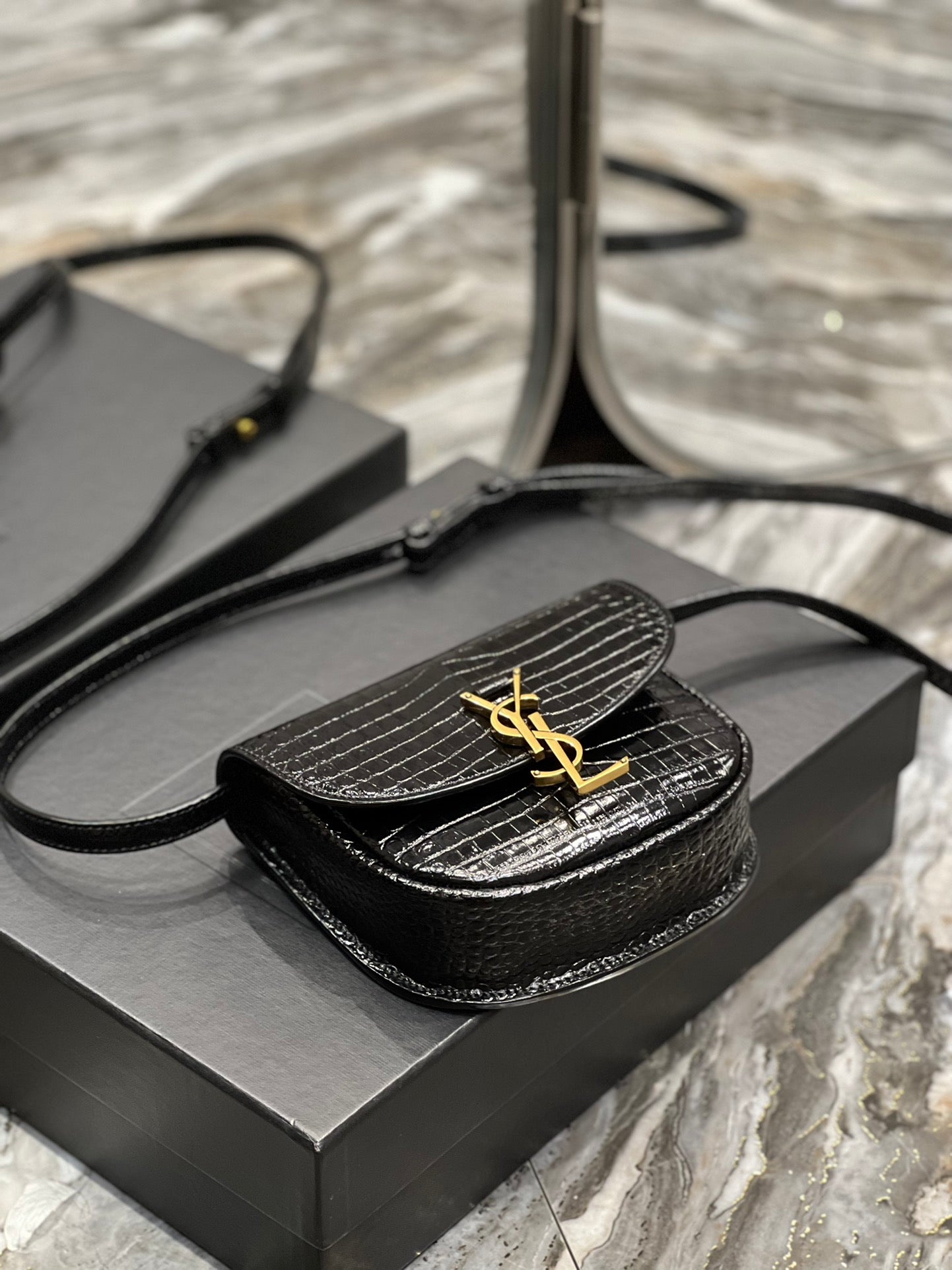 Bolso cruzado pequeño Kaia cocodrilo Negro