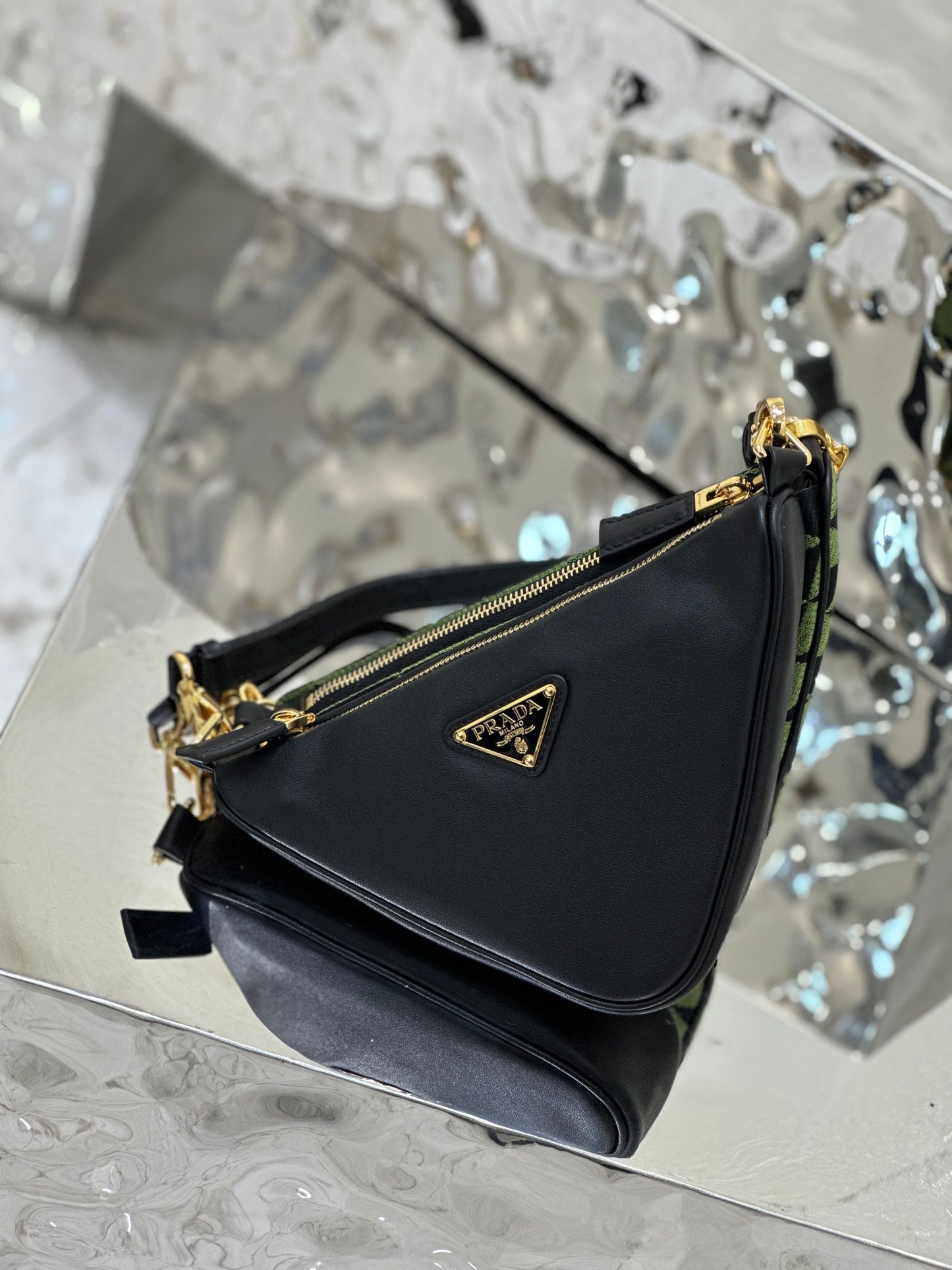 Bolso Prada Symbole de piel y tela Verde/Negro