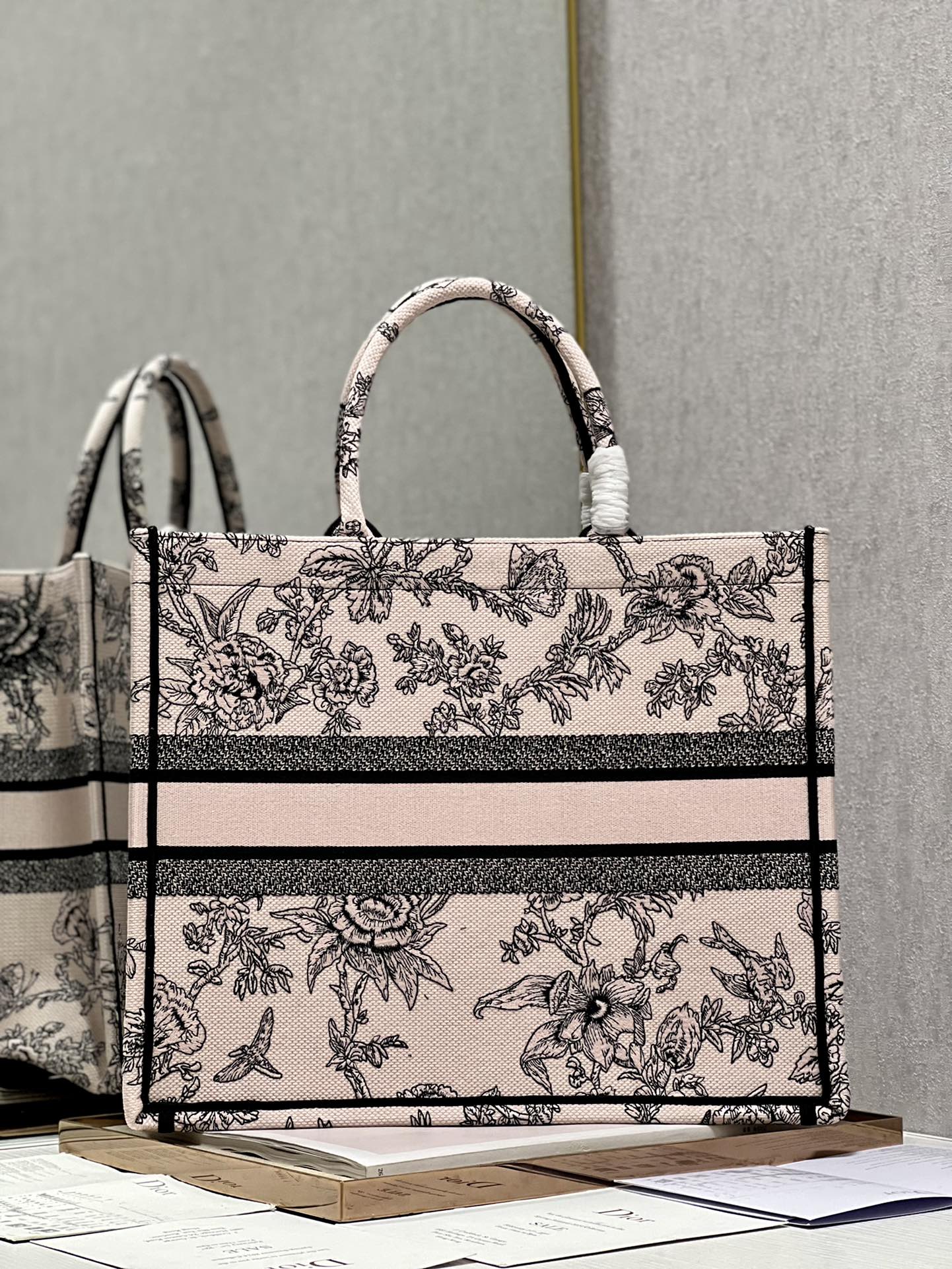 Bolso Dior Book Tote Mediano Jardin Botanique Rosa