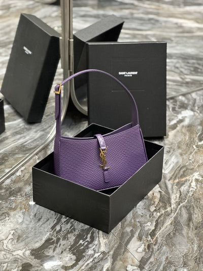 Bolso Hobo Le 5 a 7 Piel Pitón Lila