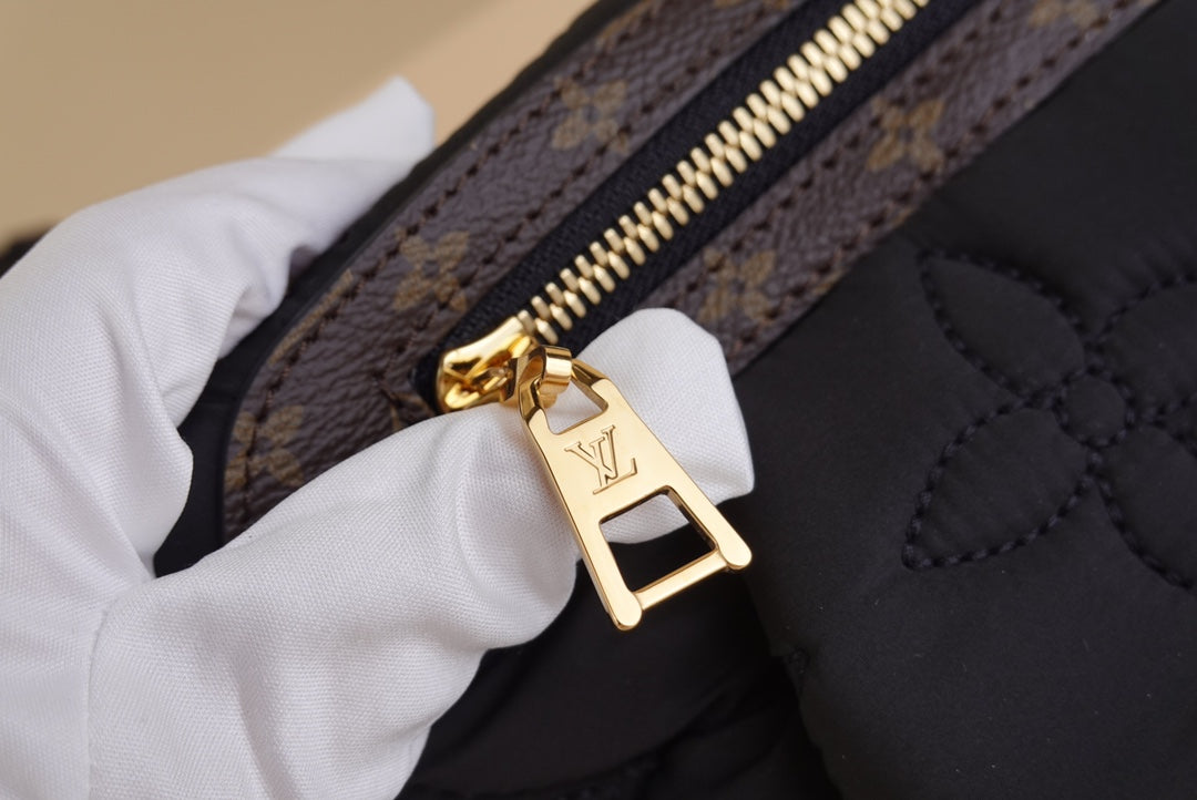 Riñonera Black LV Pillow Maxi