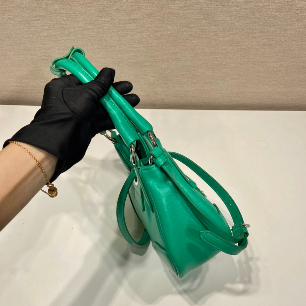 Bolso de napa acolchada Prada Moon Verde