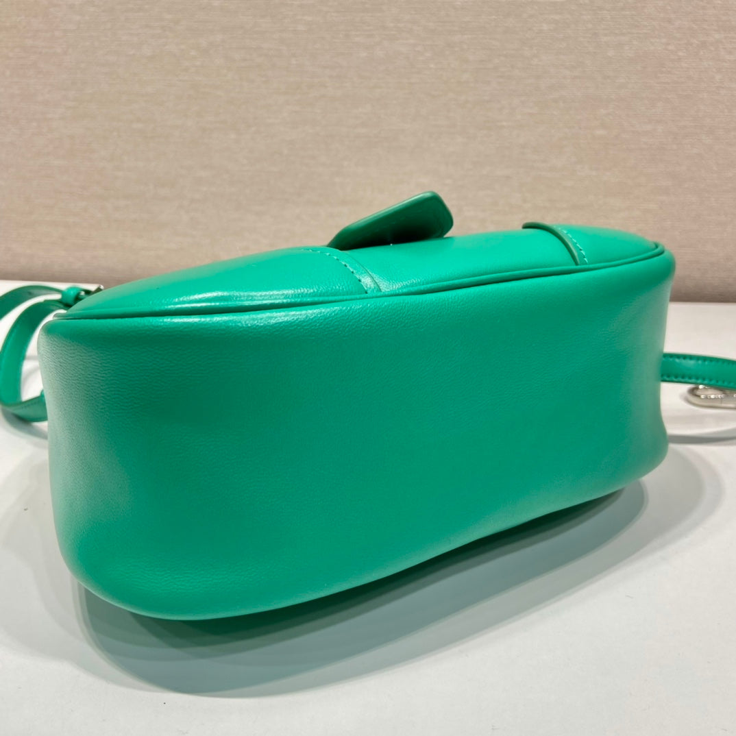Bolso de napa acolchada Prada Moon Verde