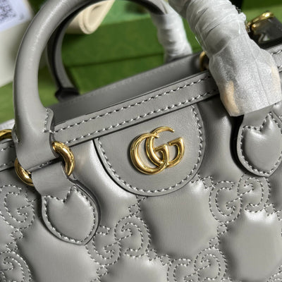 Minibolso de mano de matelassé con GG Gris