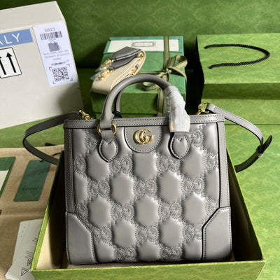 Minibolso de mano de matelassé con GG Gris