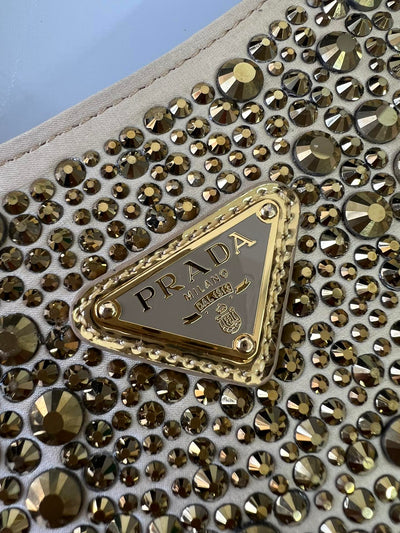 Bolso de satén Prada Cleo con cristales Dorado