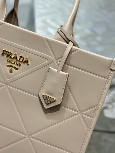 Bolso Prada Symbole pequeño con pespuntes Beige