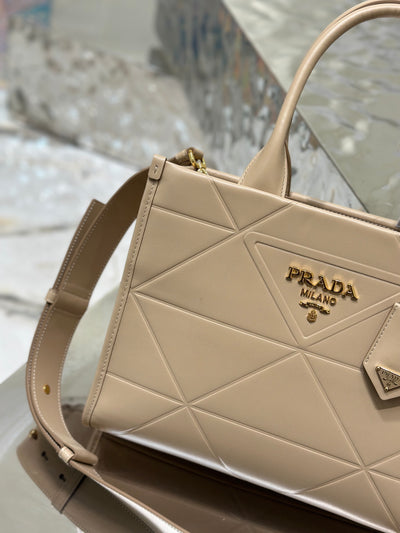 Bolso Prada Symbole pequeño con pespuntes Beige