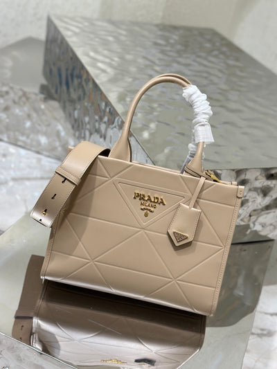Bolso Prada Symbole pequeño con pespuntes Beige